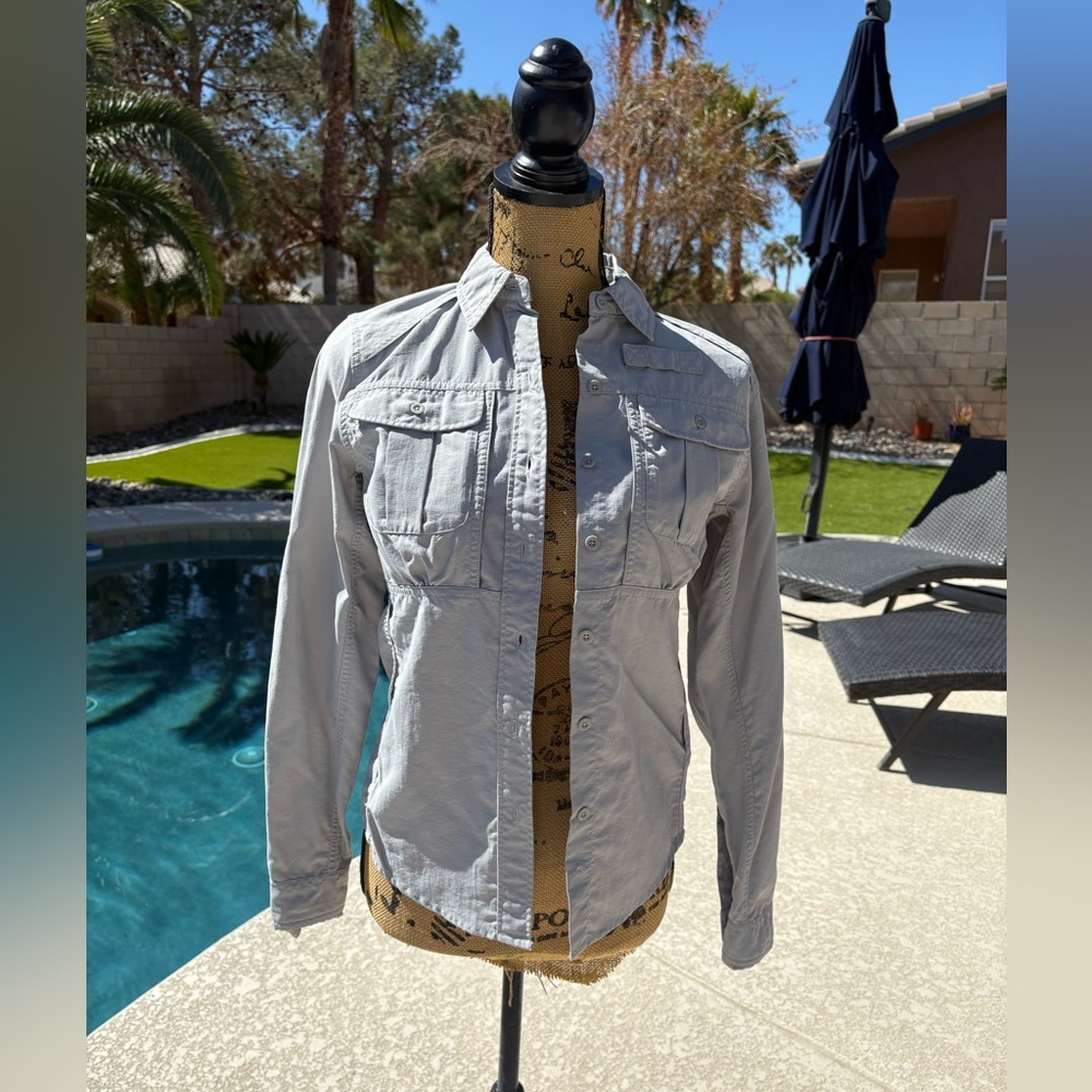 The North Face light weight  XS women’s button down grey shirt